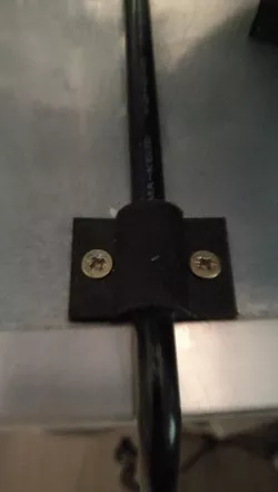 Cable clamp
