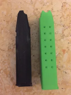 G17 MAGAZINES AND MAG HOLE (Replica Projects)