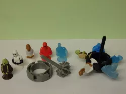 Spinning top for figurine has suction cup / Toupie pour figurine a ventouse