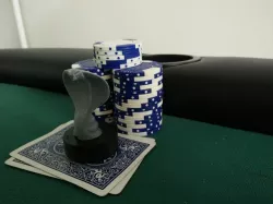 Cobra Poker Card Capper