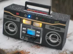 Boombastic - portable old school music player 