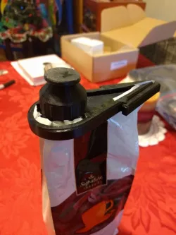 Coffee bag lid plug