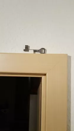 Key holder for wooden door frame / Holzzargen Schlüsselhalter