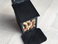 Squirrel feeder