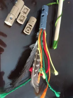 Cat toy magnetic link
