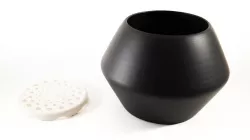 Modern Pot Design With Drainage Disc
