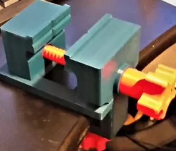 DESKTOP CLAMP MOUNT VISE