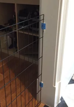 Dog gate clip