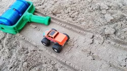 Sandbox road roller