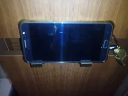 Soporte teléfono móvil armario cuarto de baño (Support mobile phone wardrobe bathroom?)