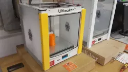Vertical Sliding Door Posts for the Ultimaker 2/2+ and Extended