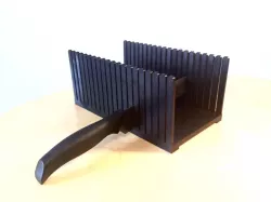 Collapsable Bread Slicer (Cutting Guide)