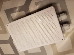 Mean Well LRS-50-5 box and lid with 45° ventilation holes