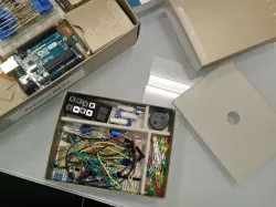 Arduino Starter Kit: Electronic Components Divider