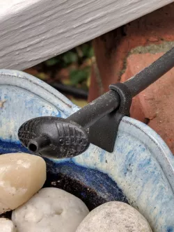 Drip irrigation tube clippy