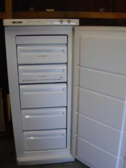 hinge/locking clip deep freezer tumble door