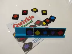 Qwirkle token holder matches 6 tokens (Travel Edition)