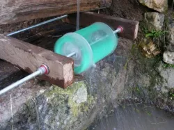 Water wheel with venetian blind slats