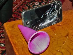 Yet another iPhone 4 Stand with sound amplificator