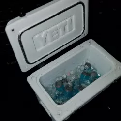 1/10 Scale beer cans
