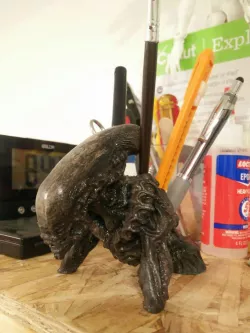 ALIEN pen holder 