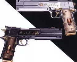 Devil May Cry's Ebony & Ivory Twin Handguns