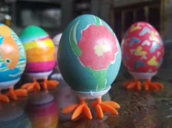 (Easter) Egg - 'chicken' legged display stand