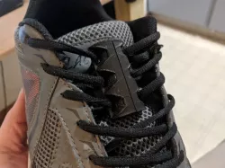 Magnetic Shoelaces