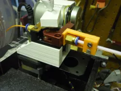Bowden tube fixing