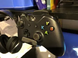 Xbox one Controller shelf holder