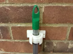 Clip rotary unlocking 