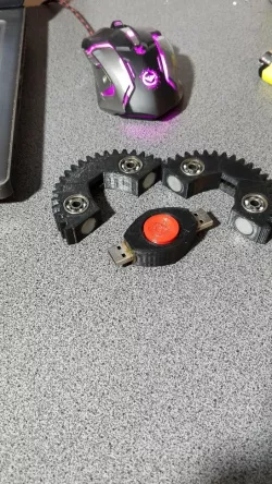 flash drive fidget spinner with mechanical gear design