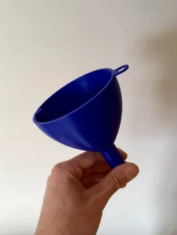 Funnel with flow optimizer - entonnoir avec évent