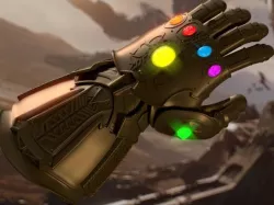 Life-Size Infinity Gauntlet - Avengers: Infinity War