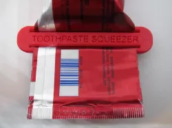 TOOTHPASTE SQUEEZER