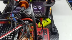 Xray X1 Battery Retainer