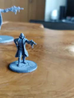 Android Gunner w/ Sword (Starfinder miniature)