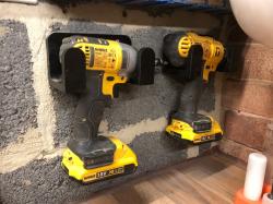 3D file Short tube designed for the Dewalt XR Brushless leaf