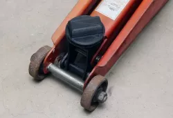 Slim Jack pad for BMW vehicles
