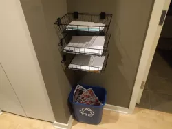 Wire basket shelf bracket