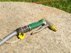 Hose connector lock