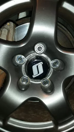 Nissan R32 GTR Skyline centre caps