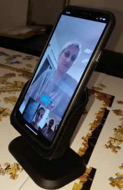 iPhone X magnetic desk stand with pivoting tilt