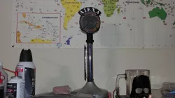 D-104 Alexa stand