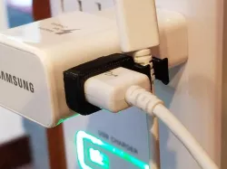 MicroUSB cable Holder (S7)
