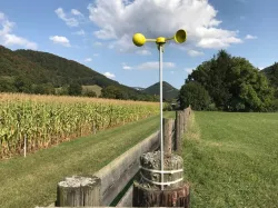 Simple anemometer