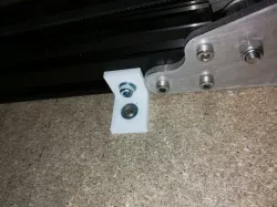 Simple corner bracket