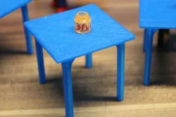 simple table (4 persons) [playfab 181002, playmobil compatible]