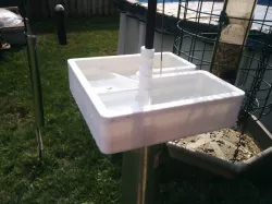Bird bath - pole-attached.