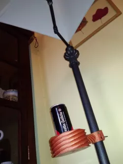 Floor lamp drink holder  / Sujetavasos para lámpara de pie